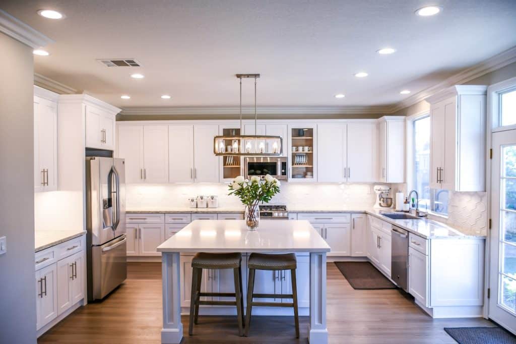 An image of a newly renovated white kitchen with the intent to illustrate our digital marketing service for home renovators.